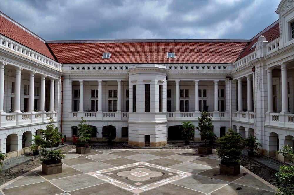 Museum Bank Indonesia, 1. Kota Tua Jakarta, 2. Museum Bank Indonesia, 3. Museum Wayang, 4. Museum MACAN, 5. Chinatown, 6. Jakarta Aquarium, 7. Magic Art 3D Museum Jakarta, 8. Gedung Arsip Nasional, 9. Taman Cattleya, 10. Museum Sejarah Jakarta