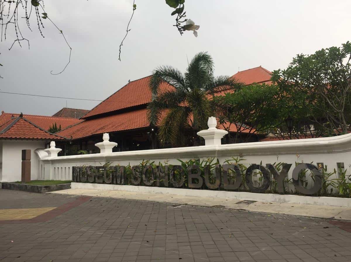 Museum Sonobudoyo, 1. Jalan Malioboro, 2. Tamansari, 3. Taman Pintar, 4. Pasar Beringharjo, 5. Kraton Yogyakarta, 6. Tugu Jogja, 7. Museum Benteng Vredeburg, 8. Alun-Alun Kidul, 9. Taman Budaya Yogyakarta, 10. Museum Sonobudoyo