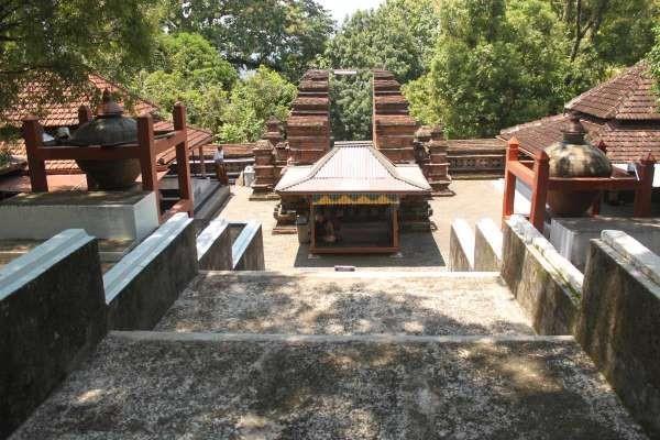 Makam Raja Imogiri, 1. Kebun Buah Mangunan, 2. Air Terjun Lepo Dlingo, 3. Makam Raja Imogiri, 4. Puncak Becici, 5. Pantai Cemara Sewu, 6. Bukit Panguk Kediwung, 7. Goa Cerme, 8. Bukit Mojo Gumelem, 9. Hutan Pinus, 10. Tebing Watu Mabur