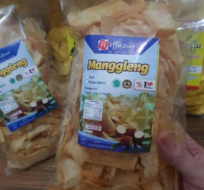 Manggleng Singkong, 1. Thempleng Cilacap, 2. Lepet Ketan, 3. Mendoan, 4. Lanting Khas Cilacap, 5. Manggleng Singkong, 6. Gembus, 7. Cetil dan Cenil, 8. Abon Ikan Tuna, 9. Rempeyek Yutuk, 10. Keripik Sukun