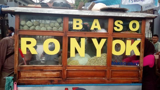 Mi Bakso Ronyok, 1. Bakso Dodol (Dodol.Is.M), 2. Bakso Mulangsari, 3. Bakso Gotan, 4. Mi Bakso M. Imu, 5. Bakso Ceu Ikah, 6. Bakso Aci Ceu Imas, 7. Mi Bakso Ronyok, 8. Mi Bakso Hampor Haji Mamad, 9. Mi Bakso Parahyangan, 10. Bakso Iga Buntel Babeh