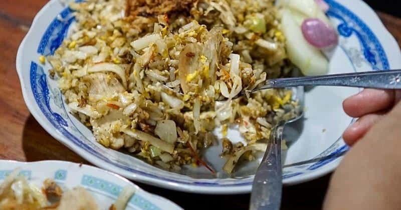 Nasi Goreng Anglo, 1. Nasi Goreng Anglo, 2. Sego Gegog, 3. Sego Tiwul atau Nasi Tiwul, 4. Rujak Cingur Sumbergedong, 5. Tahu Lontong, 6. Ikan Asap Prigi, 7. Pindang Sapi, 8. Ayam Lodho, 9. Sarabah, 10. Alen- Alen