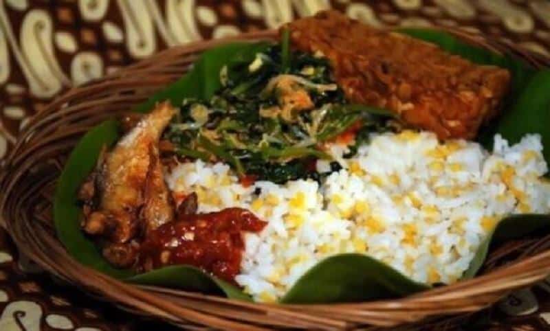 Nasi Glepungan, 1. Soto Kraksaan, 2. Kepiting Olok, 3. Nasi Campur Nyak Nyong, 4. Ketan Kratok, 5. Nasi Glepungan, 6. Anggur Prabu Bestari, 7. Nasi Jagung Merpati, 8. Proll Tape, 9. Rawon Nguling, 10. Bakso Pak Eddy