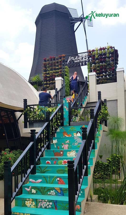 Neko Cat Café, Wahana dan Spot Populer, Harga Tiket Masuk & Jam Operasional Lembang Park & Zoo, Fasilitas, Alamat dan Akses Transportasi, Hotel di Sekitar Lembang Park and Zoo