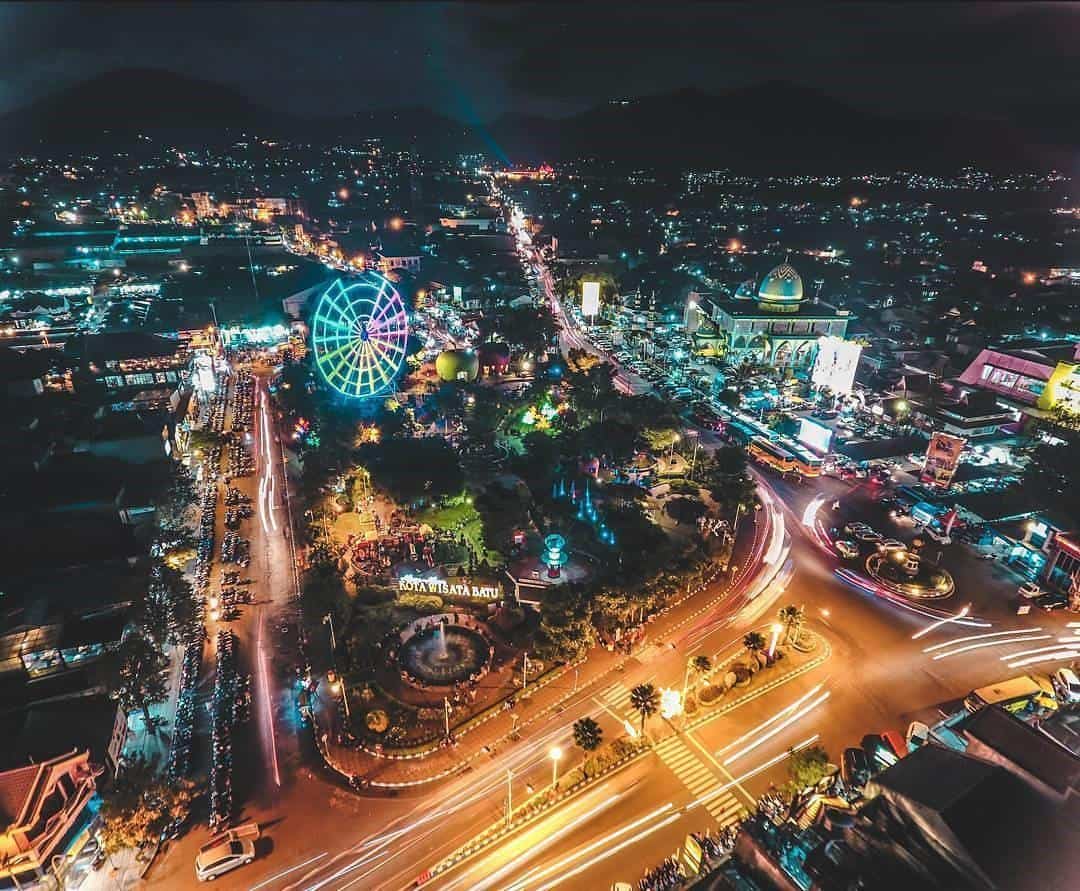Alun-Alun Batu, 1. Taman Langit Gunung Banyak, 2. Omah Kayu, 3. Legend Star, 4. Alun-Alun Batu, 5. Batu Night Spectacular, 7. Museum Angkut, 8. Wisata Payung Batu, 9. Pupuk Bawang