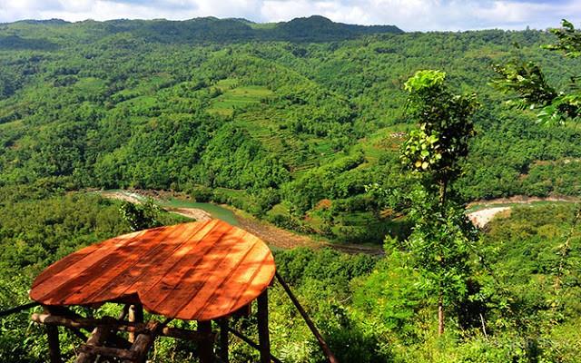Bukit Mojo Gumelem, 1. Kebun Buah Mangunan, 2. Air Terjun Lepo Dlingo, 3. Makam Raja Imogiri, 4. Puncak Becici, 5. Pantai Cemara Sewu, 6. Bukit Panguk Kediwung, 7. Goa Cerme, 8. Bukit Mojo Gumelem, 9. Hutan Pinus, 10. Tebing Watu Mabur