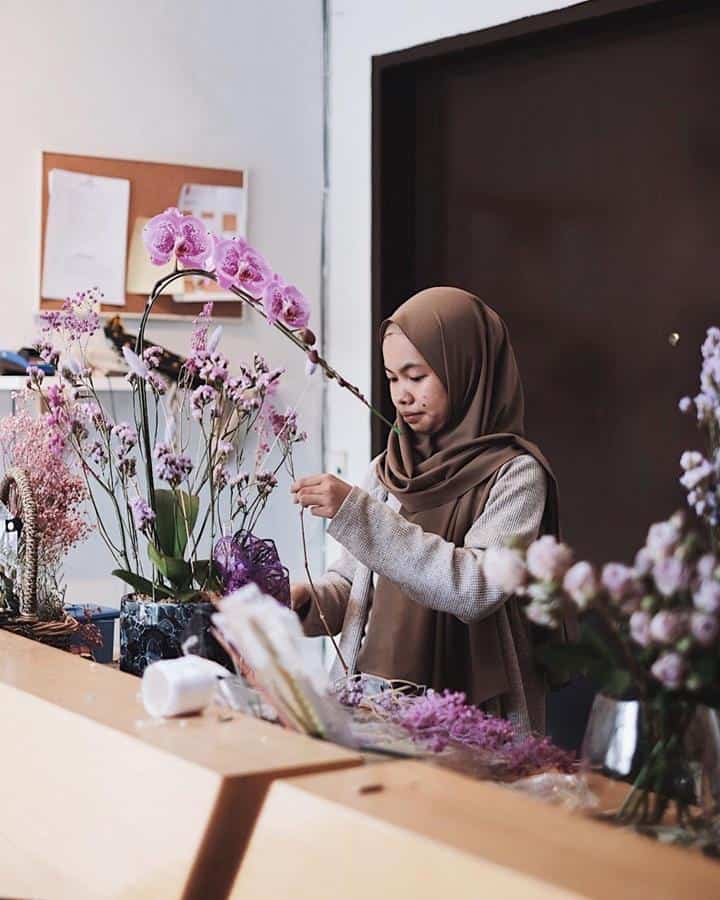 1. Pasar Bunga Wastukencana, 2. Pasar Bunga Palasari, 3. Tiara Florist, 4. The Flower Shop, 5. Rosdiana Florist, 6. Gracia Florist, 7. Agus Florist, 8. Florist Choice, 9. Bloom Bouquet and Flower, 10. Pasirluyu Selatan