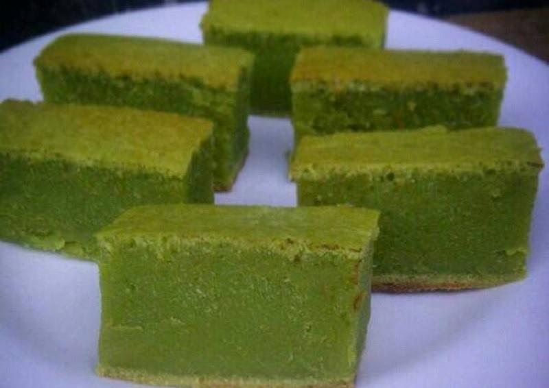 Bolu Koja, 1. Bolu Koja, 2. Bay Tat, 3. Perut Punai, 4. Lepek Binti, 5. Kembang Goyang, 6. Kue Tat, 7. Bungkul, 8. Kue Cucur, 9. Kue Satu, 10. Kue Siput