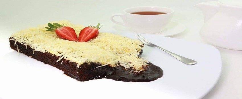 Brownies Lava, 1. Luti Gendang, 2. Bingka Bakar, 3. Bilis Molen, 4. Kue Batang Buruk, 5. Keripik Kari, 6. Otak-Otak Khas Batam, 8. Brownies Lava, 9. Rocklate, 10. Layer Cakes