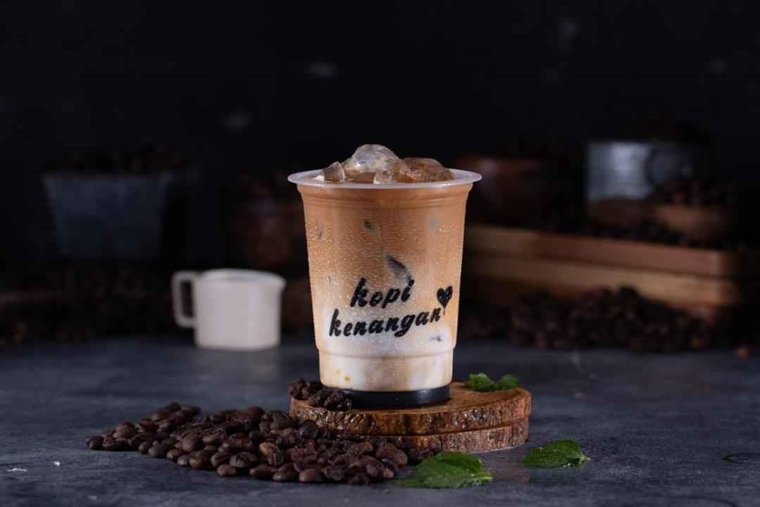 Dua Shot Iced Shaken, 1. Avocado Salted Caramel, 2. Light Caramel Latte, 3. Susu Sultan Boba Gula Aren, 4. Mocha Latte, 5. Marie Regal Latte, 6. Raspberry Hibiscus Lemon Tea, 7. Kopi Kenangan Mantan, 8. Dua Shot Iced Shaken, 9. Pandan Latte, 10. Salted Caramel Macchiato, 11. Vanilla Latte, 12. Kopi Kelapa, 1.  Roti Susu Manis, 2. Roti Daging Asap Keju, 3. Roti Coklat Klasik