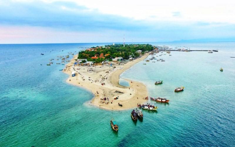 Gili Ketapang, 1. Bukit Kembang Puncak Sari, 2. Air Terjun Purba Tirai Bidadari, 3. Pantai Bentar, 4. Mahoni Grand Park, 5. Air Terjun Madakaripura, 6. Candi Jabung, 7. Ranu Agung, 8. Gunung Argopuro, 9. Gunung Bromo, 10. Gili Ketapang