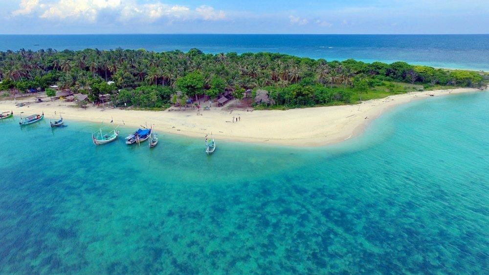 Gili Labak, 1. Pantai Lombang, 2. Boekit Tinggi Daramista, 3. Pantai Sembilan, 4. Goa Soekarno, 5. Labeng Mesem Sumenep, 6. Gili Labak, 7. Gili Iyang, 8. Pulau Kangean, 9. Pulau Masalembu, 10. Pulau Sakala