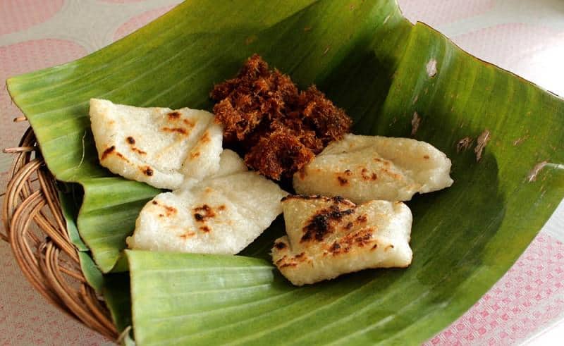 Jadah, 1. Bolu Rahayu, 2. Jenang Candi, 3. Madu Mongso, 4. Kerupuk Lempeng, 5. Carang Mas atau Walangan, 6. Jadah, 7. Emping Belinjo, 8. Kerupuk Kulit Melinjo, 9. Jerangking, 10. Manisan Kulit Jeruk