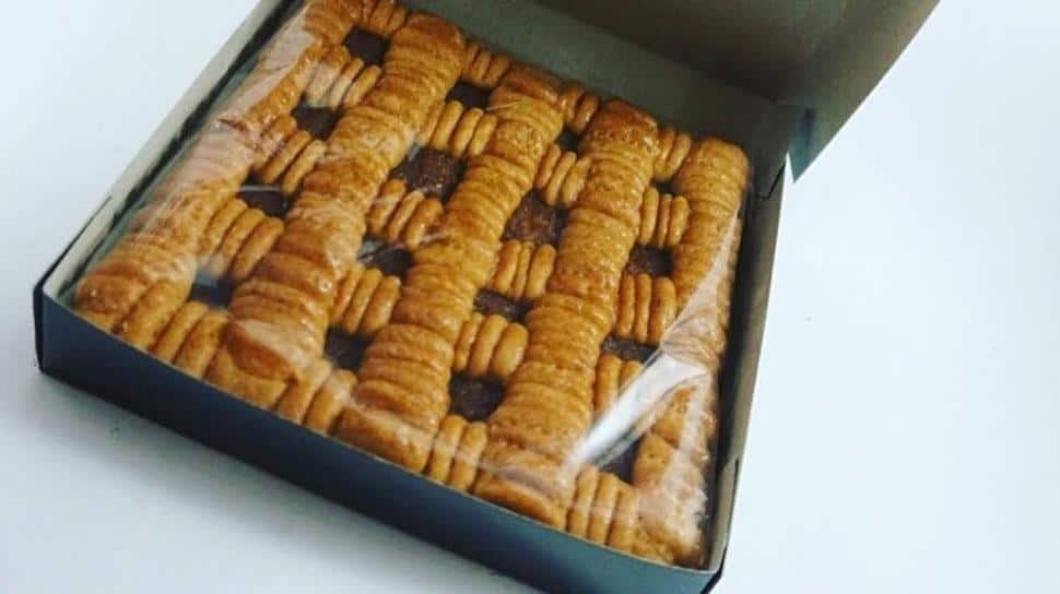 Kue Bay Tat, 1. Kerupuk Gurita, 2. Kue Perut Punai, 3. Manisan Terong, 4. Lempuk Durian, 5. Emping Bengkulu, 6. Kopi Bengkulu, 7. Gula Semut Aren, 8. Kue Bay Tat, 9. Ikan Kering JN, 10. Keripik Ikan Beledang