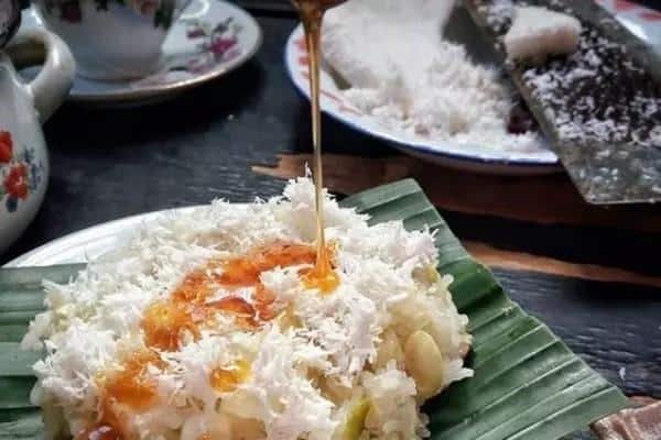 Ketan Kratok, 1. Soto Kraksaan, 2. Kepiting Olok, 3. Nasi Campur Nyak Nyong, 4. Ketan Kratok, 5. Nasi Glepungan, 6. Anggur Prabu Bestari, 7. Nasi Jagung Merpati, 8. Proll Tape, 9. Rawon Nguling, 10. Bakso Pak Eddy