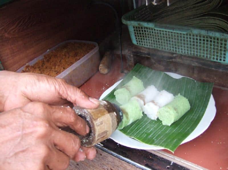 Putu, 1. Ledre, 3. Belimbing Ngringinrejo, 4. Nasi Flambe Bojonegoro, 5. Sego Mawut, 6. Ender-ender, 7. Getuk Lindri, 8. Keripik Tempe, 10. Wader Kali