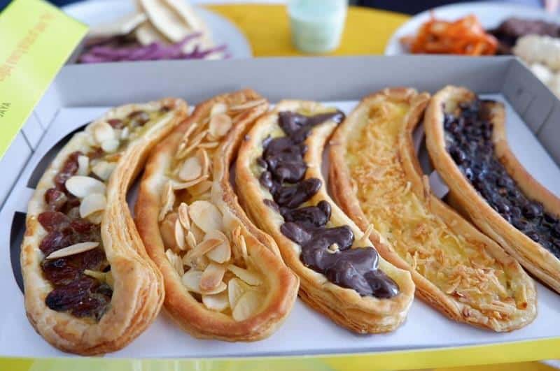 Pie Pisang, 1. Kue Engkak, 2. Benjak Enjak, 3. Kue Tat, 4. Geguduh, 5. Lapis Legit, 6. Pempek Nori, 7. Sekubal, 8. Lempok Durian, 9. Pie Pisang, 10. Kemplang