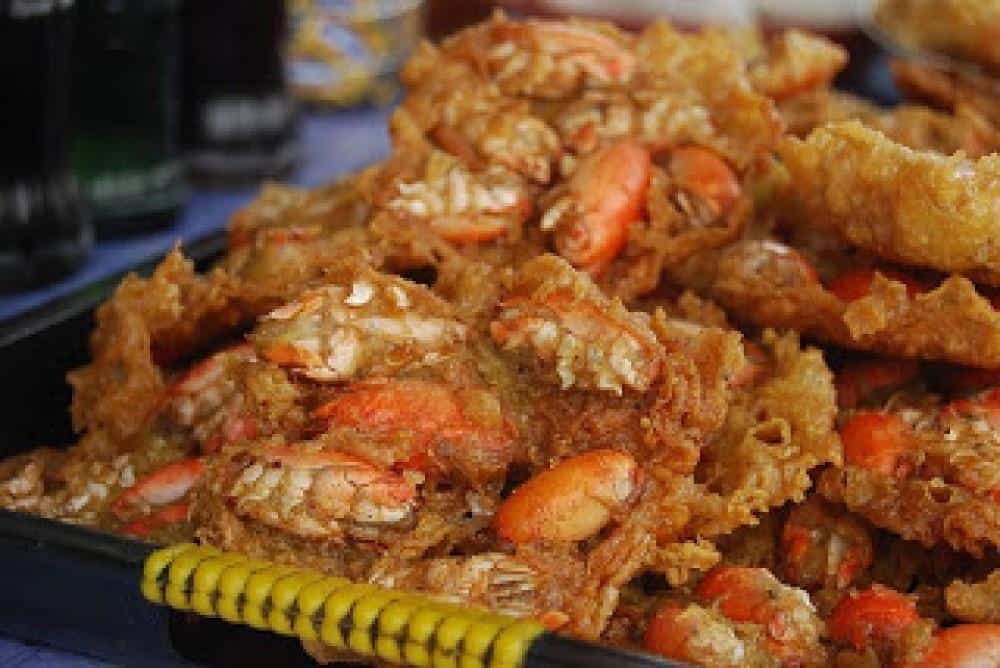 Rempeyek Yutuk, 1. Thempleng Cilacap, 2. Lepet Ketan, 3. Mendoan, 4. Lanting Khas Cilacap, 5. Manggleng Singkong, 6. Gembus, 7. Cetil dan Cenil, 8. Abon Ikan Tuna, 9. Rempeyek Yutuk, 10. Keripik Sukun