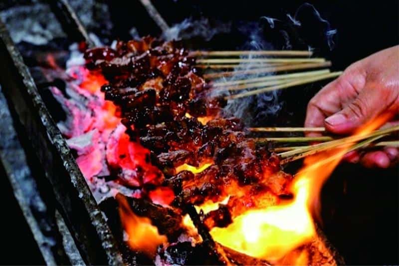 Sate Olean, 1. Nasi Sodu, 2. Nasi Karak, 3. Tajin Palappa, 4. Sate Lalak, 5. Rujak Petis, 6. Sate Olean, 7. Bakso Tekwoleh, 8. Soto Situbondo, 9. Istana Lele, 10. Ikan Bakar Situbondo