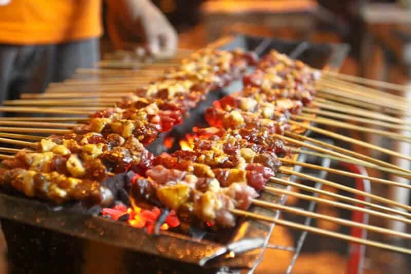 Sate Lalak, 1. Nasi Sodu, 2. Nasi Karak, 3. Tajin Palappa, 4. Sate Lalak, 5. Rujak Petis, 6. Sate Olean, 7. Bakso Tekwoleh, 8. Soto Situbondo, 9. Istana Lele, 10. Ikan Bakar Situbondo
