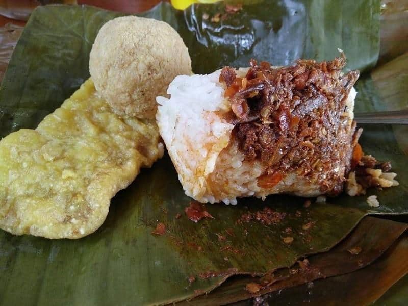 Sego Gegog, 1. Nasi Goreng Anglo, 2. Sego Gegog, 3. Sego Tiwul atau Nasi Tiwul, 4. Rujak Cingur Sumbergedong, 5. Tahu Lontong, 6. Ikan Asap Prigi, 7. Pindang Sapi, 8. Ayam Lodho, 9. Sarabah, 10. Alen- Alen