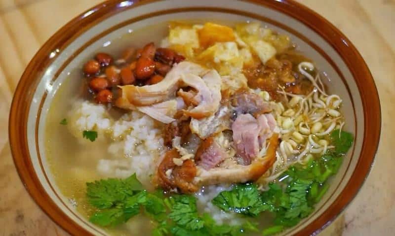 Soto Pacitan, 1. Soto Pacitan, 2. Tahu Tuna, 3. Sego Godhong Jati, 4. Kupat Tahu, 5. Tiwul, 6. Sego Gobyos, 7. Sayur Kalakan, 8. Punten, 9. Sale Anggur, 10. Jadah Bakar
