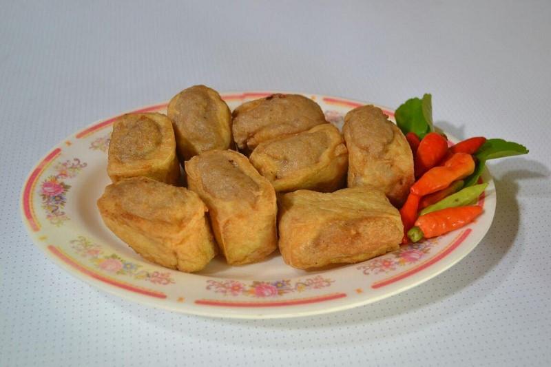 Tahu Tuna, 1. Soto Pacitan, 2. Tahu Tuna, 3. Sego Godhong Jati, 4. Kupat Tahu, 5. Tiwul, 6. Sego Gobyos, 7. Sayur Kalakan, 8. Punten, 9. Sale Anggur, 10. Jadah Bakar