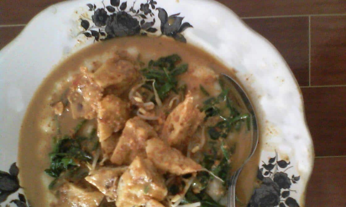 Tajin Palappa, 1. Nasi Sodu, 2. Nasi Karak, 3. Tajin Palappa, 4. Sate Lalak, 5. Rujak Petis, 6. Sate Olean, 7. Bakso Tekwoleh, 8. Soto Situbondo, 9. Istana Lele, 10. Ikan Bakar Situbondo