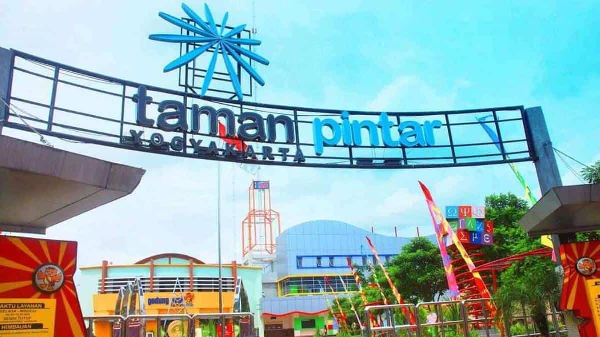 Taman Pintar, 1. Jalan Malioboro, 2. Tamansari, 3. Taman Pintar, 4. Pasar Beringharjo, 5. Kraton Yogyakarta, 6. Tugu Jogja, 7. Museum Benteng Vredeburg, 8. Alun-Alun Kidul, 9. Taman Budaya Yogyakarta, 10. Museum Sonobudoyo