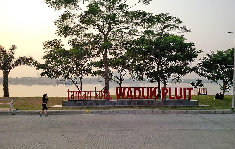 Taman Waduk Pluit, 1. Pelabuhan Sunda Kelapa, 2. Amped Trampoline Park, 3. Museum Bahari, 4. Taman Waduk Pluit, 5. Mangrove Angke Kapuk, 6. Alive Museum Ancol, 7. Jakarta Islamic Centre (JIC), 8. Dunia Fantasi (Dufan), 9. Rumah Si Pitung, 10. Waterboom Jakarta Utara