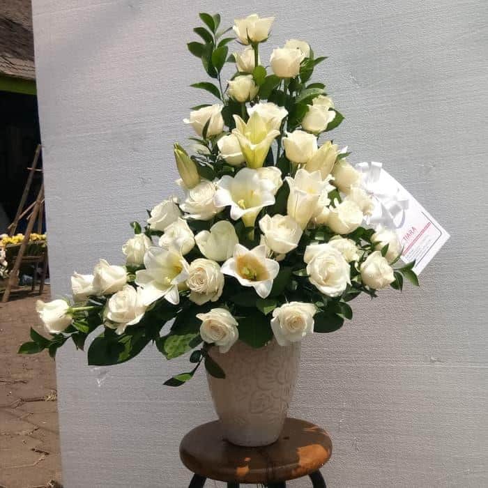 1. Pasar Bunga Wastukencana, 2. Pasar Bunga Palasari, 3. Tiara Florist, 4. The Flower Shop, 5. Rosdiana Florist, 6. Gracia Florist, 7. Agus Florist, 8. Florist Choice, 9. Bloom Bouquet and Flower, 10. Pasirluyu Selatan