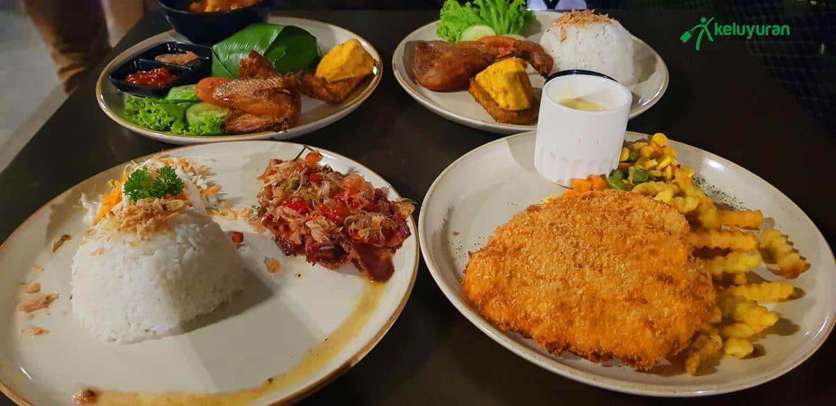 makanan di mercusuar cafe, Tempat dan Suasana Mercusuar Café & Resto, Menu di Mercusuar Café and Resto, Spot Populer, Harga Tiket Masuk & Jam Operasional Mercusuar Café & Resto, Fasilitas, Alamat dan Akses Transportasi, Hotel Sekitar Mercusuar Café & Resto