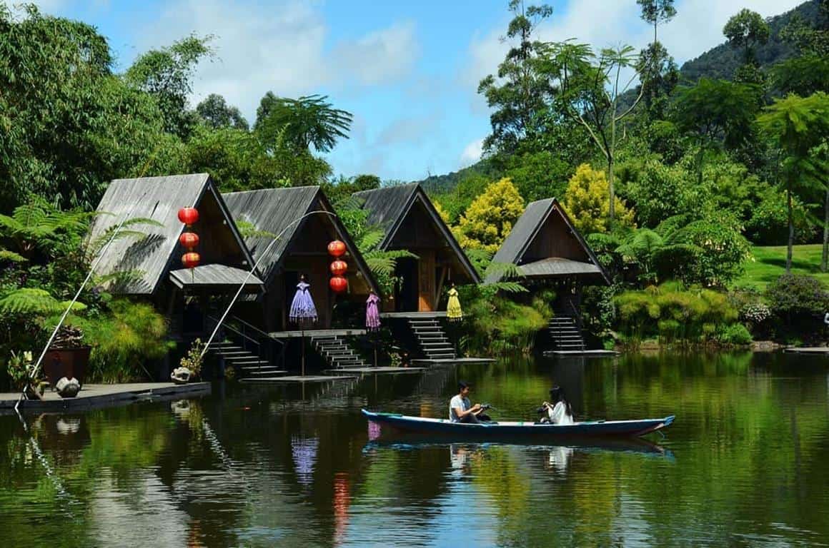 Dusun Bambu, Area Lembur Urang, Area Taman Arimbi & Galeri Flora Indonesia, Area Purbasari, Fasilitas, Harga Tiket Masuk dan Jam Operasional, Alamat dan Akses Transportasi, Penginapan di Sekitar Dusun Bambu