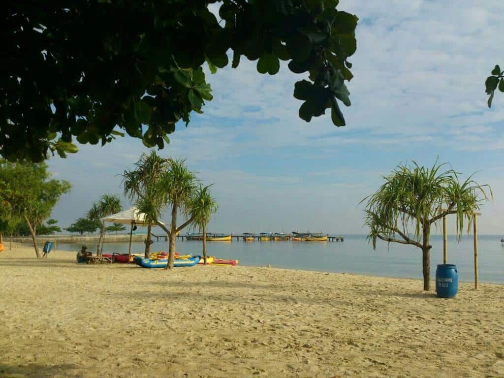 Pantai Bandengan, 1. Pantai Menganti, 2. Pantai Nampu, 3. Pantai Karang Jahe, 4. Pantai Bopong, 5. Pulau Panjang, 6. Pantai Pecaron, 7. Pulau Cilik, 8. Pantai Bandengan, 9. Pantai Karang Pandan, 10. Pantai Pringjono