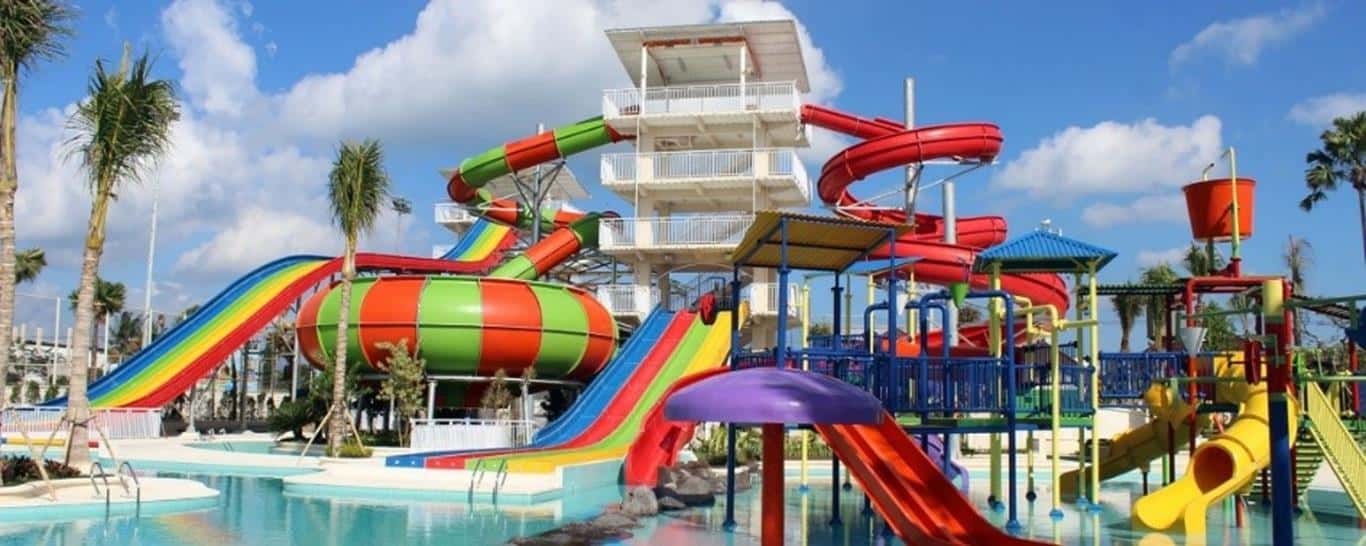 Splash Waterpark Bali, 1. Garuda Wisnu Kencana Cultural Park, 2. Sangeh Monkey Forest, 3. Pura Taman Ayun, 4. Waterbomb Bali, 5. Splash Waterpark Bali, 6. Pantai Batu Bolong, 7. Pantai Pandawa, 8. Pantai Blue Point, 9. Air Terjun Nungnung, 10. Devdan Show