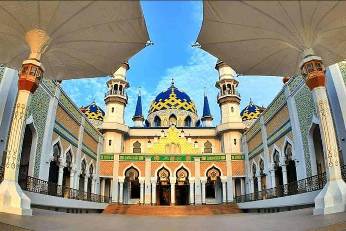 Masjid Agung Tuban, 1. Klenteng Kwan Sing Bio, Tuban, 2. Makam Gus Dur, Jombang, 3. Makam Sunan Bonang, Tuban, 4. Makam Sunan Ampel, Surabaya, 6. Masjid Agung Tuban, 7. Makam Sunan Sendang Duwur, Lamongan, 8. Masjid Aschabul Kahfi Al-Maghribi, 9. Makam Bung Karno, Blitar