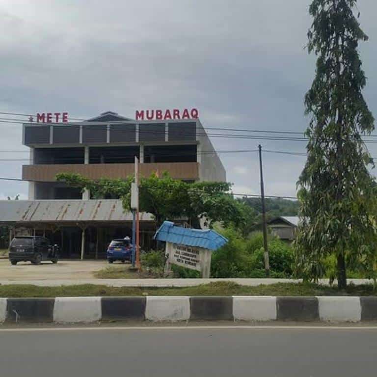 Mete Mubaraq, 1. Bolu Kukus Mete, 2. Cokelat Mete, 3. Mete Paket 5 Rasa, 4. Keripik Mete, 5. Mete Goreng, 6. Brownte Kendari, 7. Abon Ikan Marlin, 8. Bagea, 9. Perak, 10. Kain Tenun, 1. Athifah Oleh-oleh Khas Kendari, 2. Mete Mubaraq, 3. Brownte Kendari