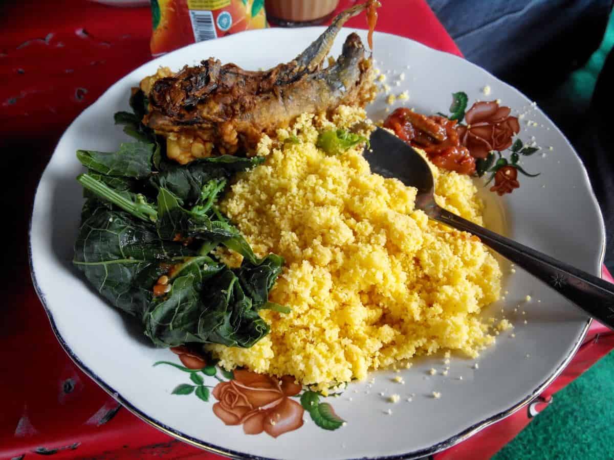 Nasi Ampok, 1. Nasi Ampok, 2. Tahu Bumbu Lawu, 3. Pecel Khas Blitar, 4. Wajik Kletik, 5. Uceng Goreng, 6. Es Drop, 7. Soto Daging Khas Blitar, 8. Es Pleret, 10. Rujak Cingur