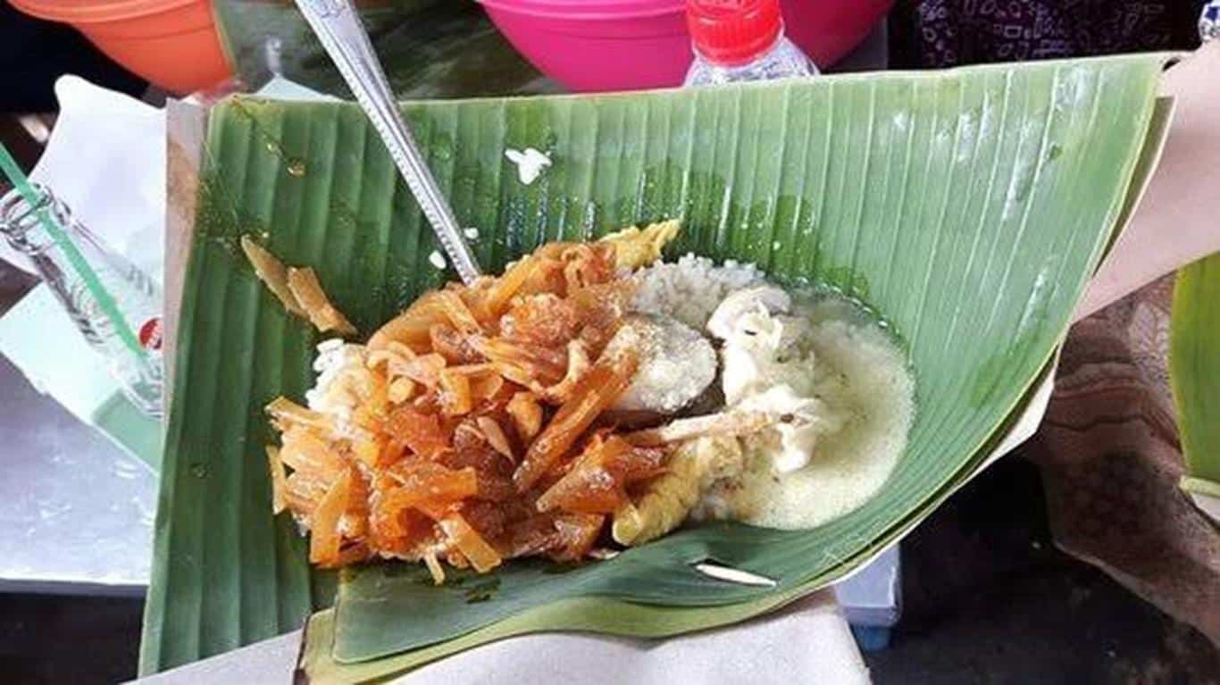 Nasi Ayam Bu Nyoto, 1. Lumpia Gang Lombok, 2. Babat Gongso Pak Karmin, 3. Tahu Gimbal Pak Edi, 4. Lekker Paimo, 5. Tahu Pong Gadjahmada, 6. Mie Kopyok Pak Dhuwur, 7. Nasi Ayam Bu Nyoto, 8. Es Puter Cong Lik, 9. Soto Bokoran, 10. Gulai kambing Bustaman Pak Sabar