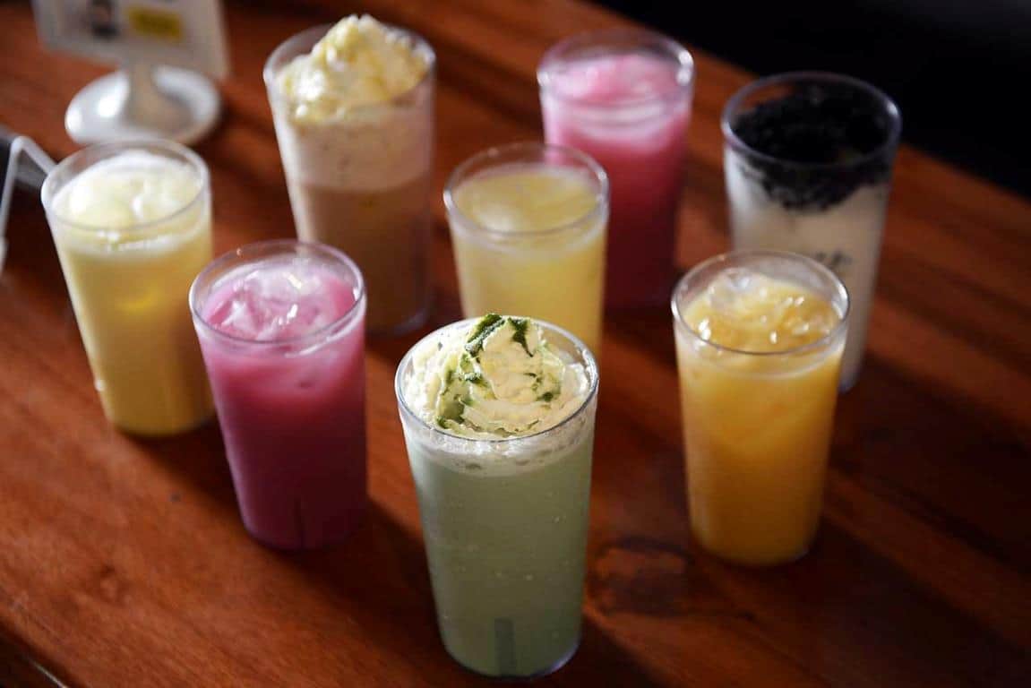 Aneka Minuman Latte, 1. Indomie Upnormal, 2. Nasi Beef Sambal Domba Membara, 3. Nasi Cibi, 4. Aneka Roti Bakar, 5. Nasi Chili Chicken, 6. Pisang Bakar, 7. Nasi Goreng Rempah Triad, 8. Aneka Minuman Latte, 9. Si Eko, 10. Pandan Series, 11. Cireng Saus Spesial Upnormal, 1. Nasi Sapi Rica, 2. Indomie Carbonara with Chicken Skin, 3. Paket Indomie Bakso Besar, 4. Es Kopi Senang Hati