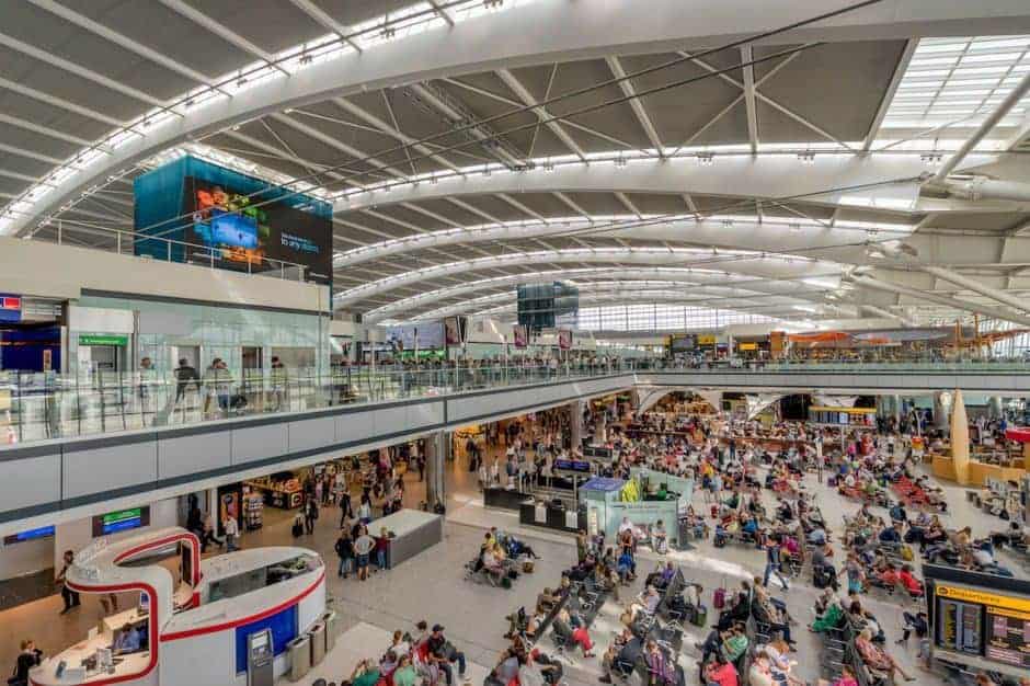 Bandara Heathrow, 1. Bandara Internasional Hong Kong, 2. Bandara Internasional King Fahd (DMM), 3. Bandara Internasional Pudong Shanghai (PVG), 4. Bandara Heathrow, 5. Bandara Amsterdam Schiphol, 6. Bandara Internasional Dubai, 7. Bandara Paris Charles de Gaulle, 8. Bandara Adolfo Suarez Madrid-Barajas, 9. Bandara Suvarnabhumi, 10. Bandara Internasional Daxing Beijing, 11. Bandara Haneda Tokyo
