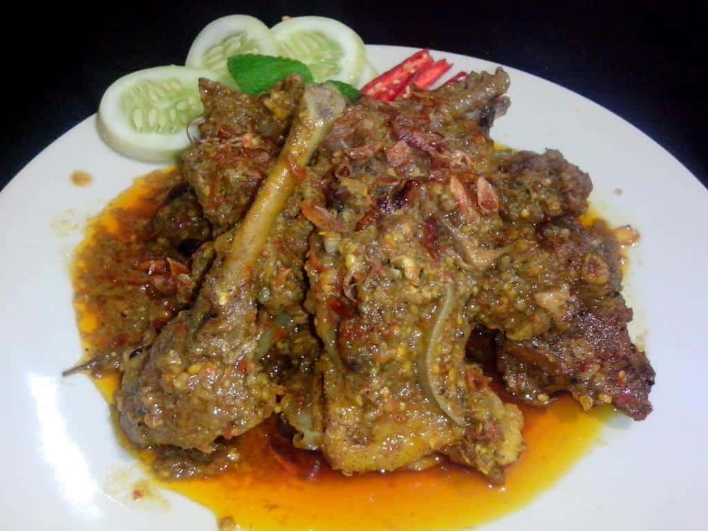 Becek Menthok, 1. Becek Menthok, 3. Garang Asem, 4. Kare Rajungan, 5. Dumbek, 6. Cumi-Cumi Hitam, 7. Gemblong Compreng, 8. Serabi Selong, 9. Belut Pedas, 10. Es Bubur Sumsum