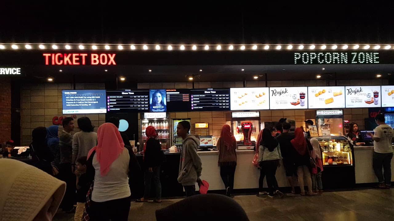 1. CGV 23 Paskal, 2. CGV PVJ, 3. XXI TSM, 4. Festival Citylink XXI, 5. Ciwalk XXI, 6. Empire XXI, 7. CGV Miko, 8. CGV BEC, 9. Cinemaxx, 10. XXI Ubertos, 11. Braga XXI, 12. XXI BTC, 13. CGV Cinemas MIM, 14. CGV Cinemas Kings, 15. XXI Transmart BuBat, 16. Cinema 21 Jatos
