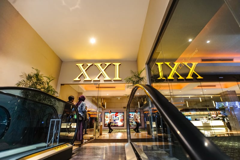 1. CGV 23 Paskal, 2. CGV PVJ, 3. XXI TSM, 4. Festival Citylink XXI, 5. Ciwalk XXI, 6. Empire XXI, 7. CGV Miko, 8. CGV BEC, 9. Cinemaxx, 10. XXI Ubertos, 11. Braga XXI, 12. XXI BTC, 13. CGV Cinemas MIM, 14. CGV Cinemas Kings, 15. XXI Transmart BuBat, 16. Cinema 21 Jatos