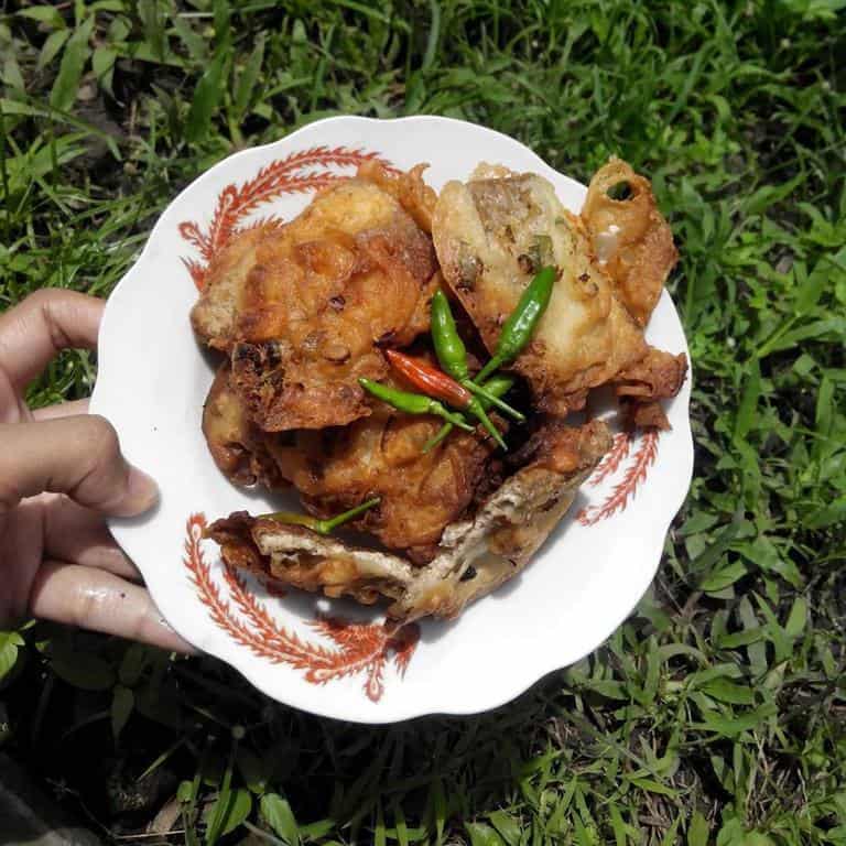 Dage, 1. Tempe Mendoan, 2. Getuk Goreng, 3. Cenil, 4. Nopia, 5. Keripik Tempe, 7. Cokelat Kayu Manis Inyong, 8. Jenang Jaket, 9. Lumpia Boom, 10. Klanting, 11. Kaos Khas Purwokerto