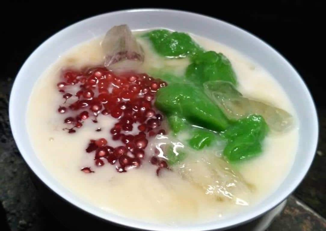 Es Bubur Sumsum, 1. Becek Menthok, 3. Garang Asem, 4. Kare Rajungan, 5. Dumbek, 6. Cumi-Cumi Hitam, 7. Gemblong Compreng, 8. Serabi Selong, 9. Belut Pedas, 10. Es Bubur Sumsum