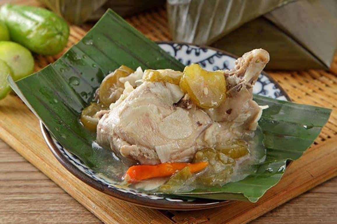 Garang Asem, 1. Becek Menthok, 3. Garang Asem, 4. Kare Rajungan, 5. Dumbek, 6. Cumi-Cumi Hitam, 7. Gemblong Compreng, 8. Serabi Selong, 9. Belut Pedas, 10. Es Bubur Sumsum