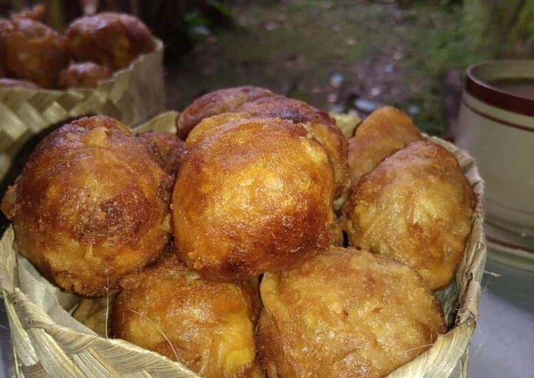 Getuk Goreng, 1. Tempe Mendoan, 2. Getuk Goreng, 3. Cenil, 4. Nopia, 5. Keripik Tempe, 7. Cokelat Kayu Manis Inyong, 8. Jenang Jaket, 9. Lumpia Boom, 10. Klanting, 11. Kaos Khas Purwokerto