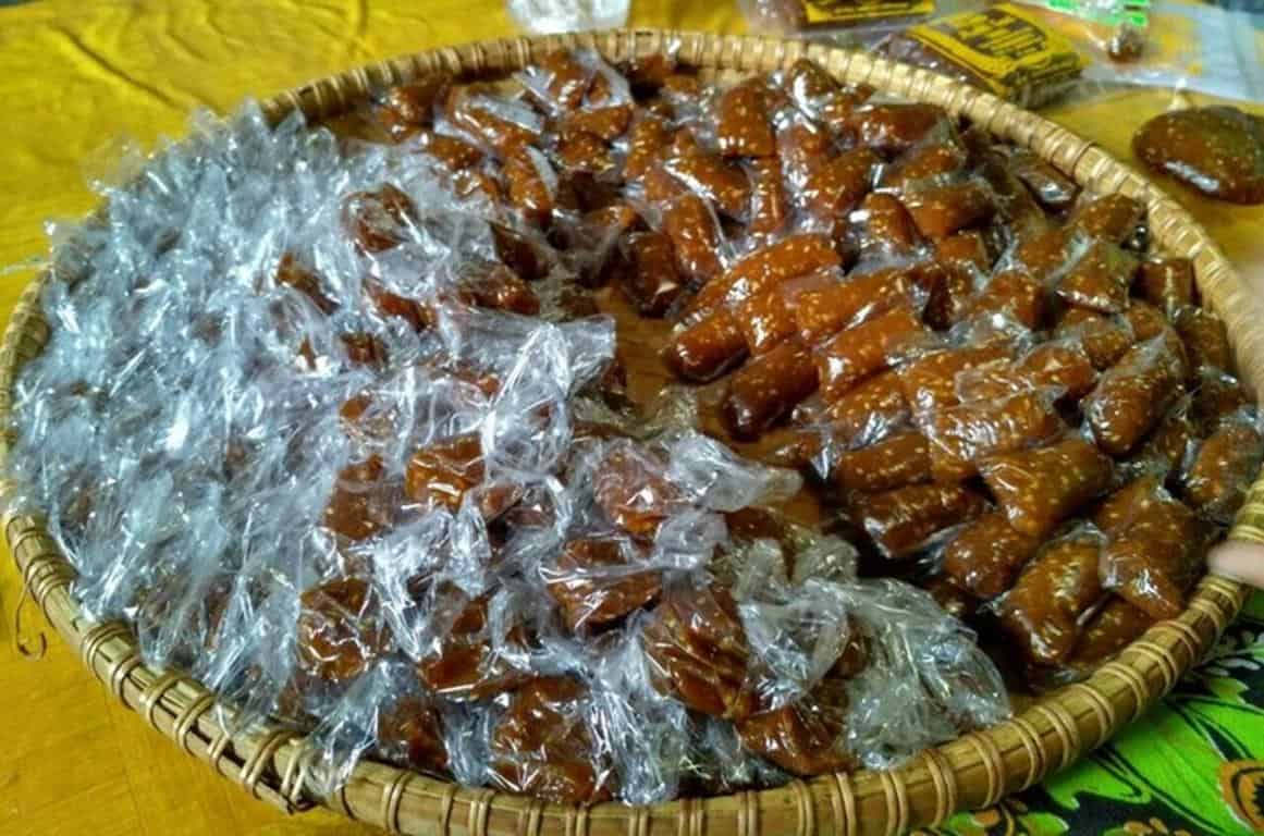 Jenang Jaket, 1. Tempe Mendoan, 2. Getuk Goreng, 3. Cenil, 4. Nopia, 5. Keripik Tempe, 7. Cokelat Kayu Manis Inyong, 8. Jenang Jaket, 9. Lumpia Boom, 10. Klanting, 11. Kaos Khas Purwokerto