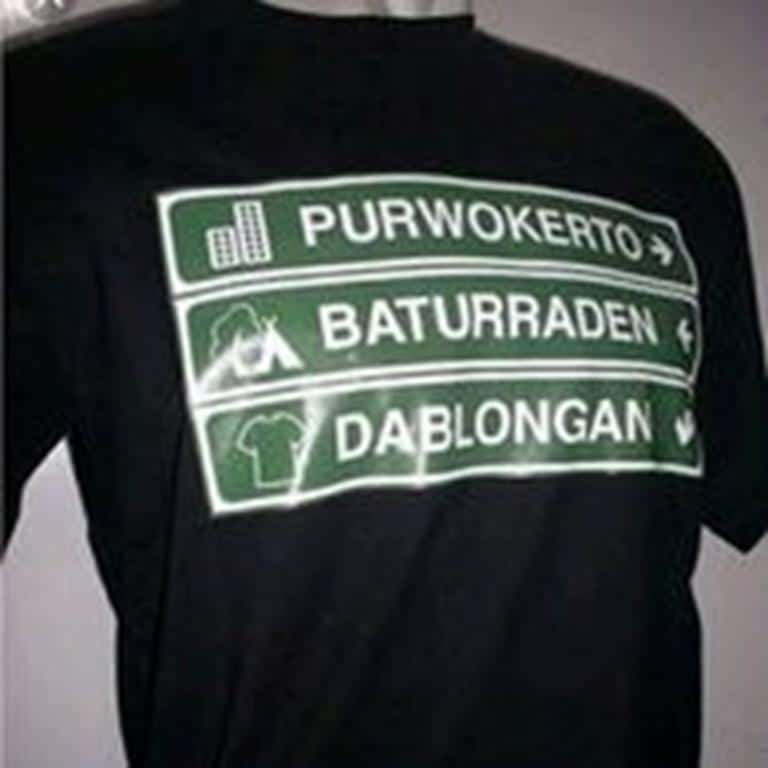 Kaos Khas Purwokerto, 1. Tempe Mendoan, 2. Getuk Goreng, 3. Cenil, 4. Nopia, 5. Keripik Tempe, 7. Cokelat Kayu Manis Inyong, 8. Jenang Jaket, 9. Lumpia Boom, 10. Klanting, 11. Kaos Khas Purwokerto